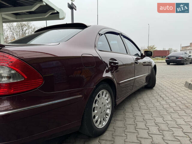 Красный Мерседес Е-Класс, объемом двигателя 1.8 л и пробегом 203 тыс. км за 7700 $, фото 6 на Automoto.ua