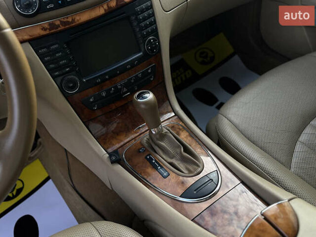 Мерседес Е-Класс 2007 в Мукачеве на Automoto.ua Красный Мерседес Е-Класс, объемом двигателя 3 л и пробегом 403 тыс. км за 7500 $, фото 12 на Automoto.ua