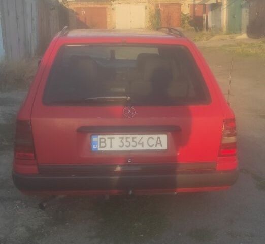 Красный Мерседес Е-Класс, объемом двигателя 0 л и пробегом 2 тыс. км за 2500 $, фото 2 на Automoto.ua