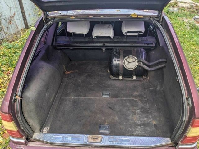 Красный Мерседес Е-Класс, объемом двигателя 2.2 л и пробегом 376 тыс. км за 2100 $, фото 7 на Automoto.ua