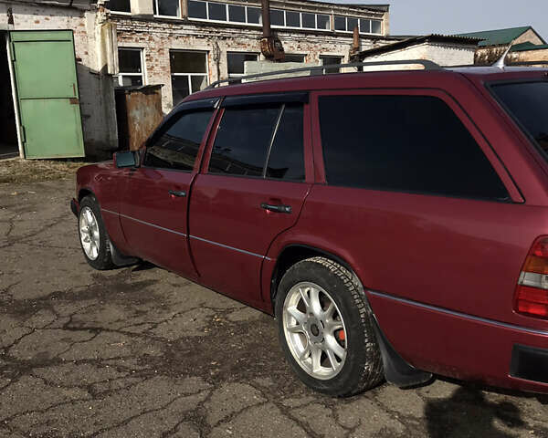 Червоний Мерседес Е-Клас, об'ємом двигуна 2.5 л та пробігом 260 тис. км за 5500 $, фото 3 на Automoto.ua