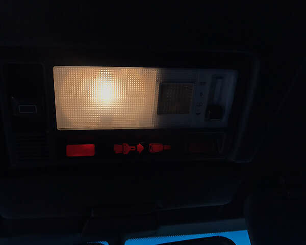 Червоний Мерседес Е-Клас, об'ємом двигуна 2.5 л та пробігом 260 тис. км за 5500 $, фото 9 на Automoto.ua