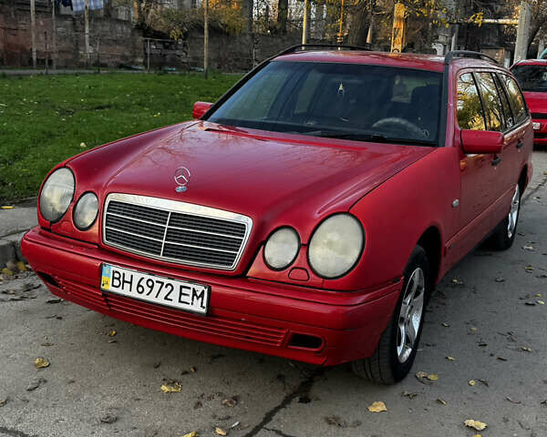 Красный Мерседес Е-Класс, объемом двигателя 2.3 л и пробегом 227 тыс. км за 2700 $, фото 1 на Automoto.ua