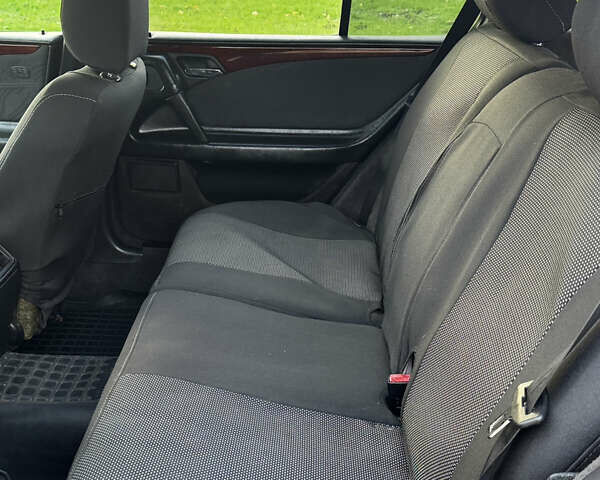 Красный Мерседес Е-Класс, объемом двигателя 2.3 л и пробегом 227 тыс. км за 2700 $, фото 9 на Automoto.ua