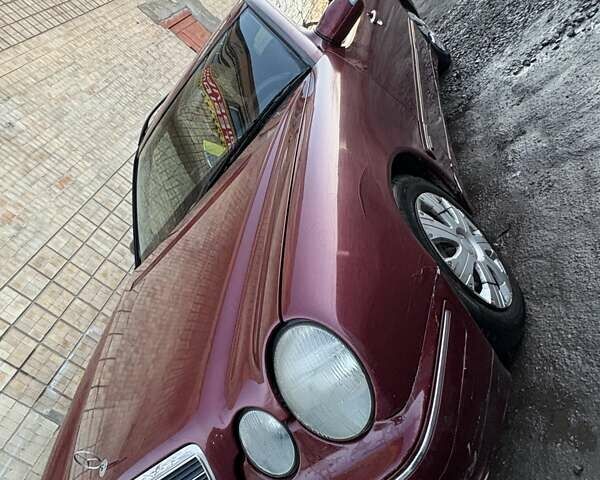 Красный Мерседес Е-Класс, объемом двигателя 2.15 л и пробегом 410 тыс. км за 3200 $, фото 7 на Automoto.ua