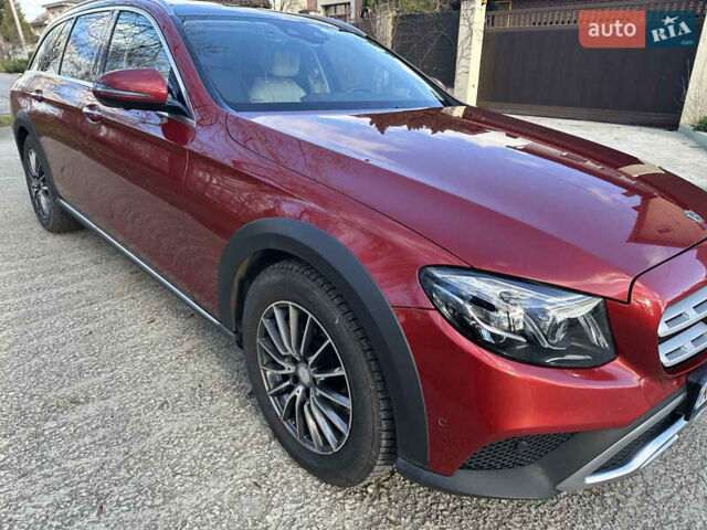 Красный Мерседес Е-Класс, объемом двигателя 1.95 л и пробегом 176 тыс. км за 40000 $, фото 3 на Automoto.ua