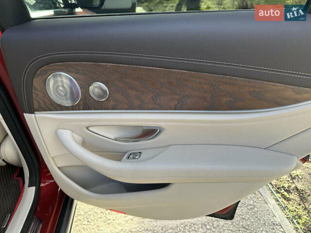 Красный Мерседес Е-Класс, объемом двигателя 1.95 л и пробегом 176 тыс. км за 40000 $, фото 31 на Automoto.ua