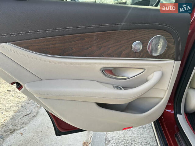 Красный Мерседес Е-Класс, объемом двигателя 1.95 л и пробегом 176 тыс. км за 40000 $, фото 36 на Automoto.ua