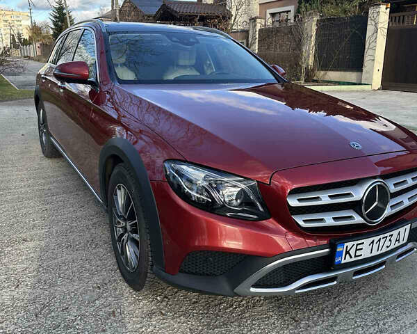 Красный Мерседес Е-Класс, объемом двигателя 1.95 л и пробегом 176 тыс. км за 40000 $, фото 2 на Automoto.ua