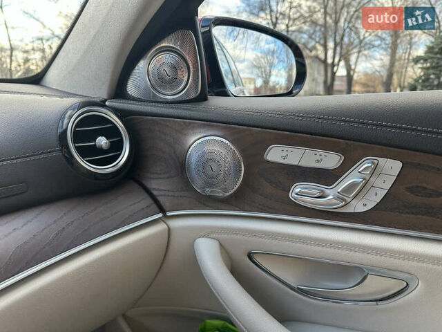 Красный Мерседес Е-Класс, объемом двигателя 1.95 л и пробегом 176 тыс. км за 40000 $, фото 21 на Automoto.ua