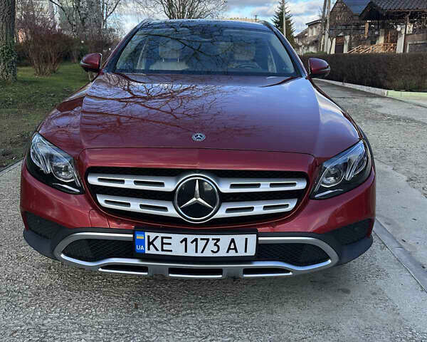 Красный Мерседес Е-Класс, объемом двигателя 1.95 л и пробегом 176 тыс. км за 40000 $, фото 1 на Automoto.ua