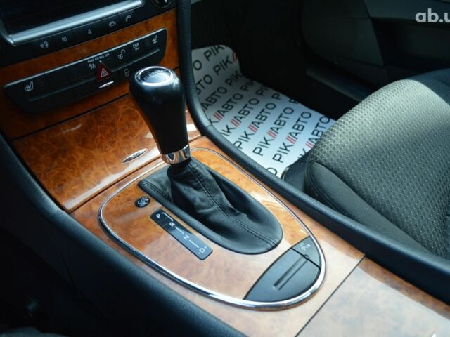 Мерседес Е-Класс, объемом двигателя 3 л и пробегом 303 тыс. км за 9300 $, фото 12 на Automoto.ua