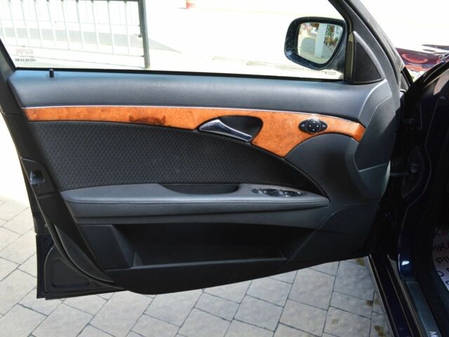 Мерседес Е-Класс, объемом двигателя 3 л и пробегом 303 тыс. км за 9300 $, фото 10 на Automoto.ua