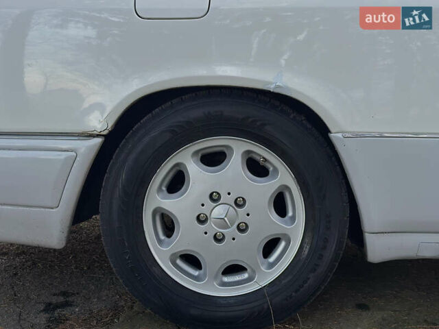 Мерседес Е-Класс, объемом двигателя 2 л и пробегом 470 тыс. км за 3390 $, фото 13 на Automoto.ua