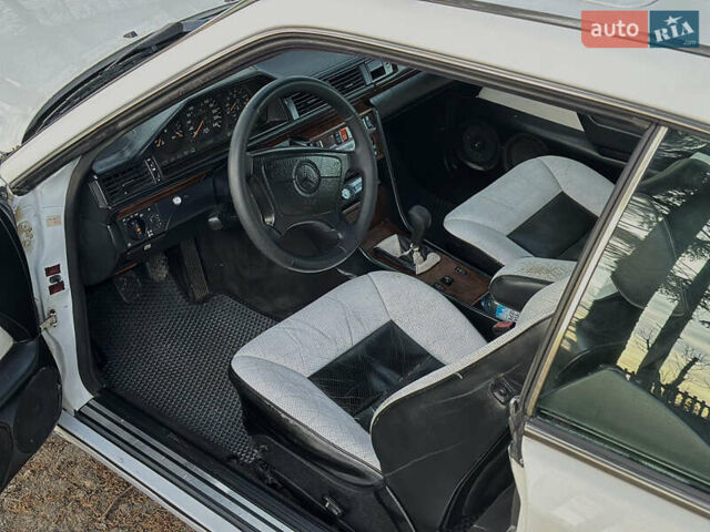 Мерседес Е-Класс, объемом двигателя 2 л и пробегом 470 тыс. км за 3390 $, фото 17 на Automoto.ua