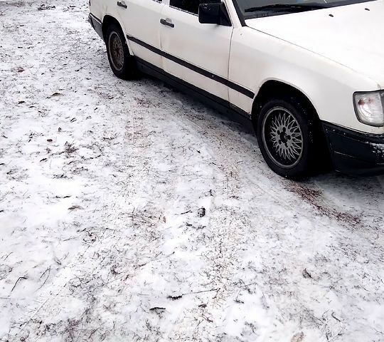 Мерседес Е-Класс, объемом двигателя 2 л и пробегом 0 тыс. км за 1500 $, фото 3 на Automoto.ua