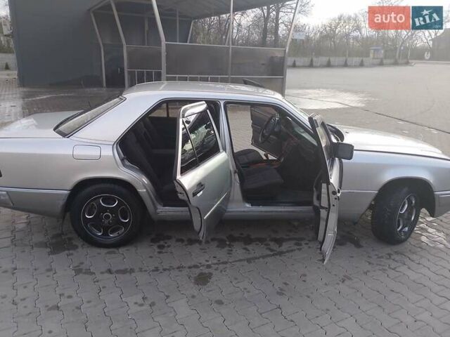 Мерседес Е-Класс, объемом двигателя 2.3 л и пробегом 300 тыс. км за 1900 $, фото 3 на Automoto.ua