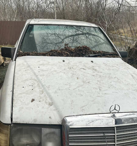 Мерседес Е-Класс, объемом двигателя 0 л и пробегом 200 тыс. км за 500 $, фото 5 на Automoto.ua