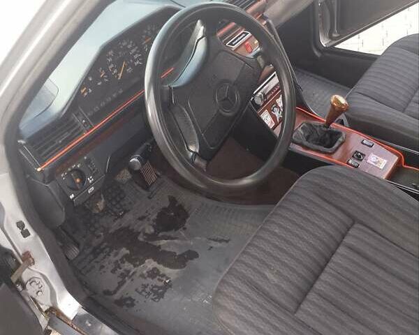 Мерседес Е-Класс, объемом двигателя 2.3 л и пробегом 300 тыс. км за 1900 $, фото 5 на Automoto.ua