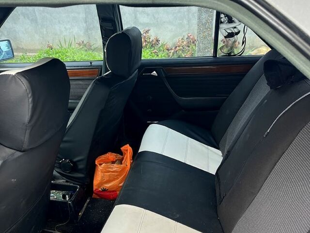 Мерседес Е-Клас, об'ємом двигуна 2.5 л та пробігом 0 тис. км за 2500 $, фото 3 на Automoto.ua