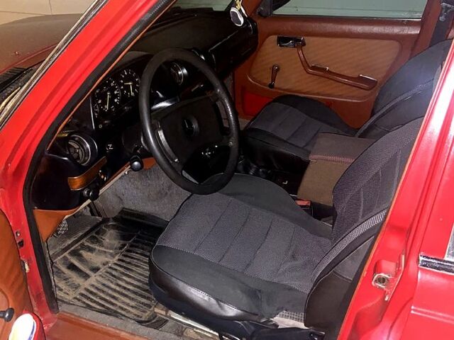 Мерседес Е-Класс, объемом двигателя 2.4 л и пробегом 125 тыс. км за 2350 $, фото 4 на Automoto.ua