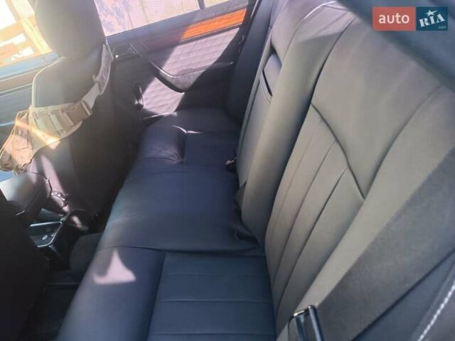 Мерседес Е-Класс, объемом двигателя 2.3 л и пробегом 255 тыс. км за 2100 $, фото 10 на Automoto.ua