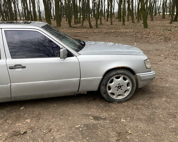 Мерседес Е-Клас, об'ємом двигуна 2.3 л та пробігом 100 тис. км за 1700 $, фото 3 на Automoto.ua