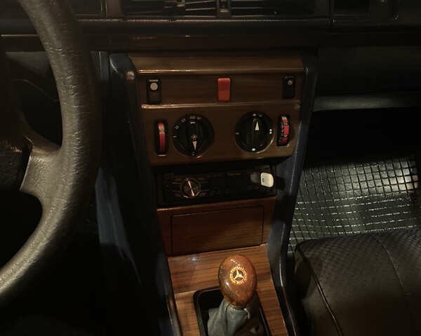 Мерседес Е-Класс, объемом двигателя 2.3 л и пробегом 545 тыс. км за 2500 $, фото 8 на Automoto.ua