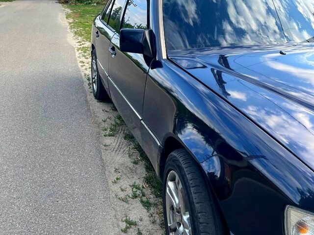 Мерседес Е-Класс, объемом двигателя 2.3 л и пробегом 200 тыс. км за 3000 $, фото 2 на Automoto.ua