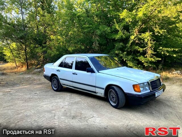 Мерседес Е-Класс, объемом двигателя 2.3 л и пробегом 350 тыс. км за 1700 $, фото 3 на Automoto.ua