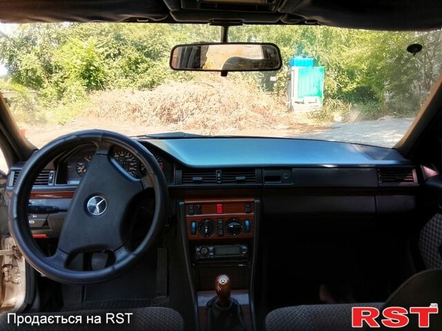 Мерседес Е-Класс, объемом двигателя 2.3 л и пробегом 0 тыс. км за 1000 $, фото 4 на Automoto.ua