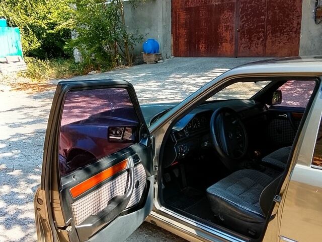 Мерседес Е-Класс, объемом двигателя 2.3 л и пробегом 0 тыс. км за 1000 $, фото 6 на Automoto.ua