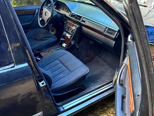 Мерседес Е-Класс, объемом двигателя 2.3 л и пробегом 500 тыс. км за 1550 $, фото 5 на Automoto.ua