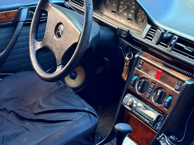 Мерседес Е-Класс, объемом двигателя 2.3 л и пробегом 500 тыс. км за 1550 $, фото 4 на Automoto.ua