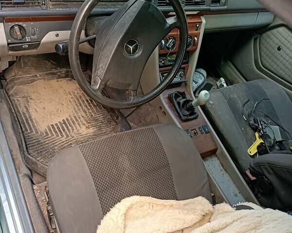 Мерседес Е-Класс, объемом двигателя 2.5 л и пробегом 700 тыс. км за 1550 $, фото 2 на Automoto.ua