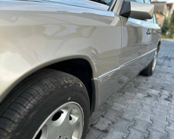 Мерседес Е-Класс, объемом двигателя 2.5 л и пробегом 276 тыс. км за 3500 $, фото 3 на Automoto.ua