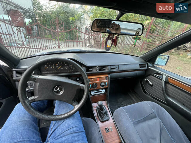 Мерседес Е-Класс, объемом двигателя 2.5 л и пробегом 276 тыс. км за 3500 $, фото 6 на Automoto.ua