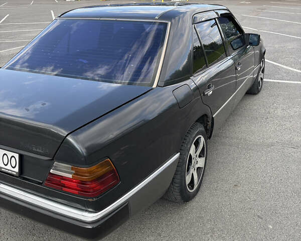 Мерседес Е-Класс, объемом двигателя 3 л и пробегом 284 тыс. км за 2950 $, фото 4 на Automoto.ua