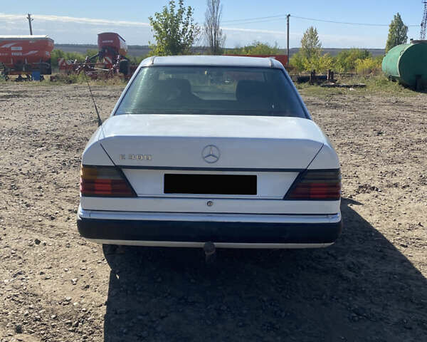 Мерседес Е-Класс, объемом двигателя 2.5 л и пробегом 337 тыс. км за 1700 $, фото 4 на Automoto.ua