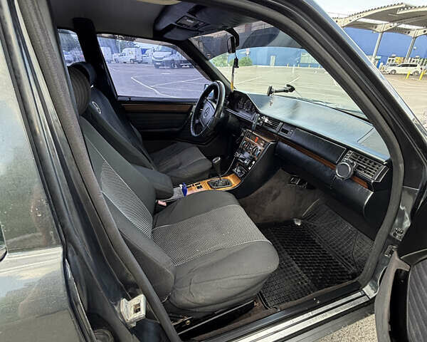 Мерседес Е-Класс, объемом двигателя 3 л и пробегом 284 тыс. км за 2950 $, фото 8 на Automoto.ua