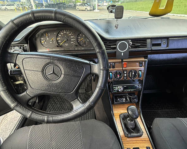 Мерседес Е-Класс, объемом двигателя 3 л и пробегом 284 тыс. км за 2950 $, фото 7 на Automoto.ua