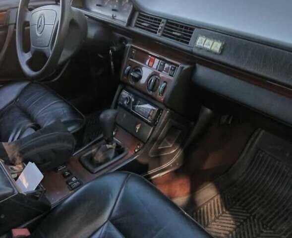 Мерседес Е-Клас, об'ємом двигуна 2 л та пробігом 350 тис. км за 3200 $, фото 3 на Automoto.ua