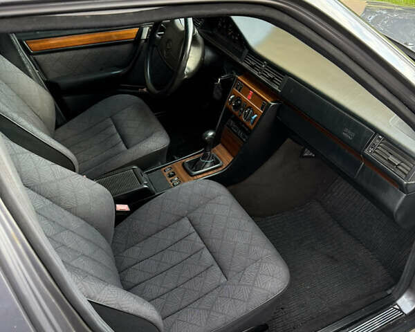 Мерседес Е-Класс, объемом двигателя 2.5 л и пробегом 365 тыс. км за 6500 $, фото 9 на Automoto.ua