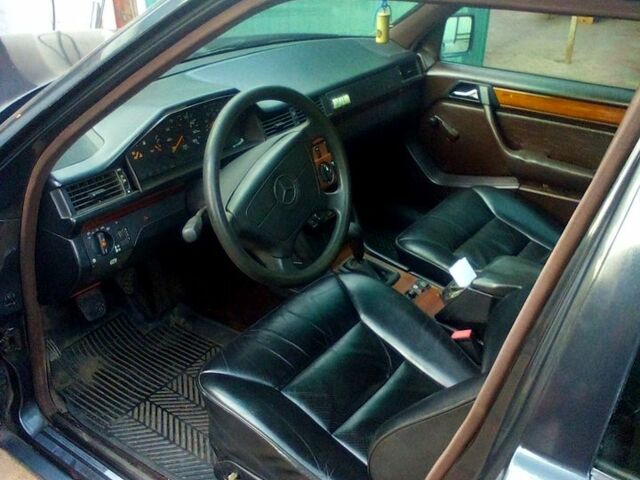 Мерседес Е-Клас, об'ємом двигуна 2 л та пробігом 500 тис. км за 3200 $, фото 2 на Automoto.ua