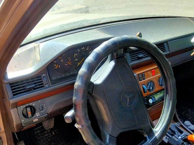 Мерседес Е-Класс, объемом двигателя 2 л и пробегом 330 тыс. км за 3000 $, фото 9 на Automoto.ua