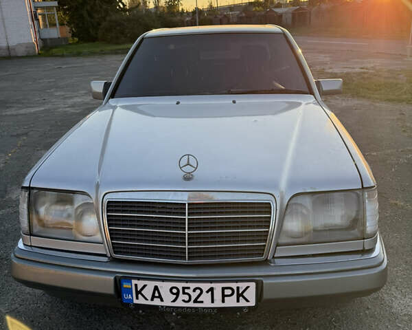 Мерседес Е-Класс 1995 в Киеве на Automoto.ua Мерседес Е-Класс, объемом двигателя 2.2 л и пробегом 400 тыс. км за 5000 $, фото 1 на Automoto.ua