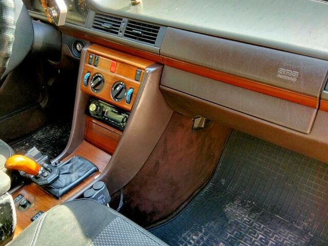 Мерседес Е-Класс, объемом двигателя 2 л и пробегом 330 тыс. км за 3000 $, фото 7 на Automoto.ua