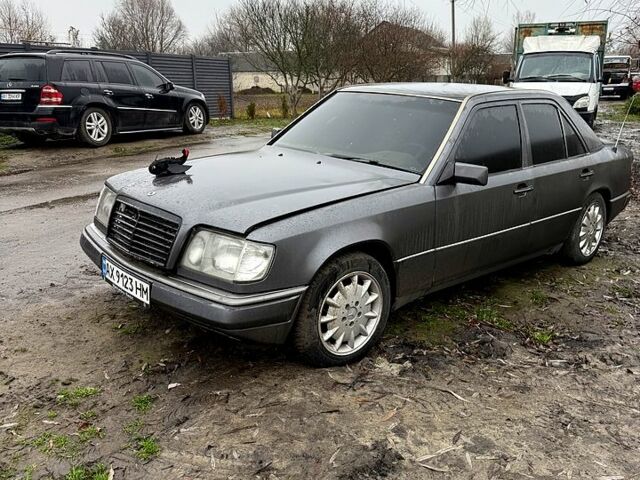Мерседес Е-Клас, об'ємом двигуна 2.8 л та пробігом 280 тис. км за 1550 $, фото 2 на Automoto.ua