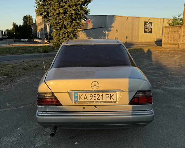 Мерседес Е-Класс 1995 в Киеве на Automoto.ua Мерседес Е-Класс, объемом двигателя 2.2 л и пробегом 400 тыс. км за 5000 $, фото 3 на Automoto.ua