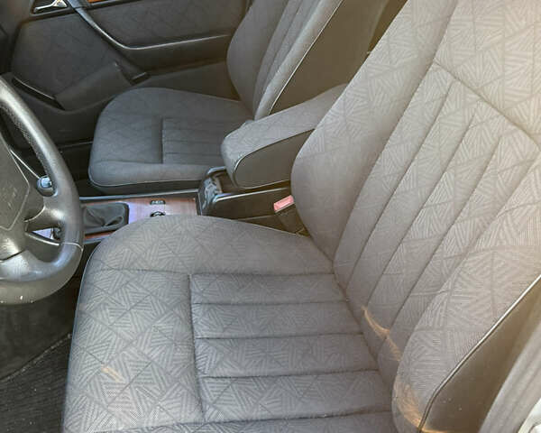 Мерседес Е-Класс 1995 в Киеве на Automoto.ua Мерседес Е-Класс, объемом двигателя 2.2 л и пробегом 400 тыс. км за 5000 $, фото 11 на Automoto.ua
